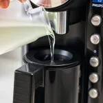Jak odkamienić ekspres do kawy Philips?